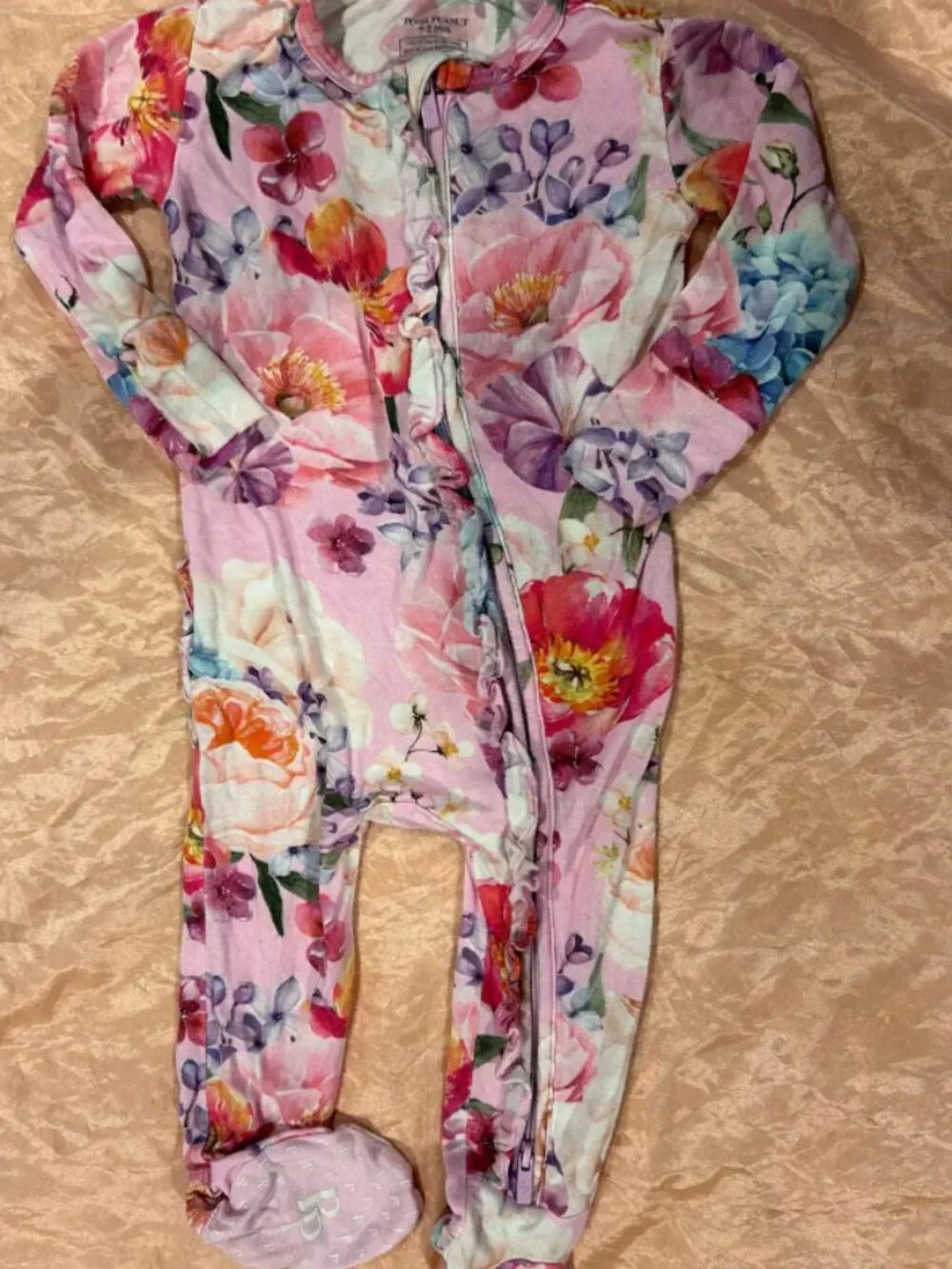 POSH PEANUT BABY GIRL 6-9 MONTH FOOTIE ONESIE PAJAMA BODYSUIT PINK FLORAL RUFFLE